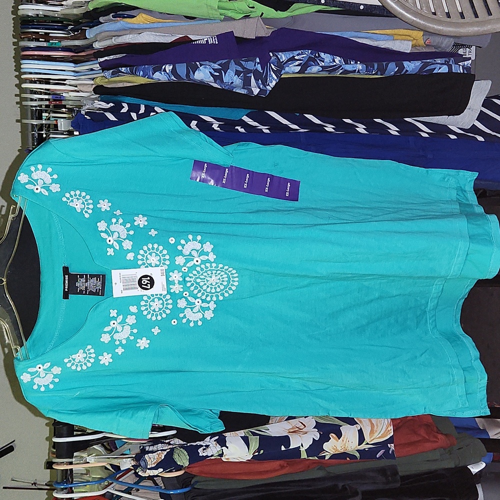 Premise xxl green too with white and silver accents
